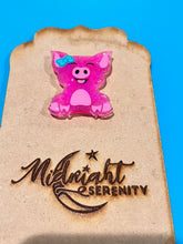 Load image into Gallery viewer, SITTING PIG WITH BOW