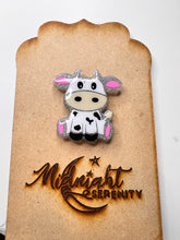 Load image into Gallery viewer, BABY SITTING COW