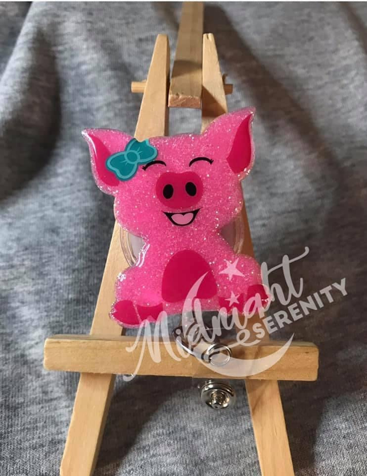 SITTING PIG WITH BOW